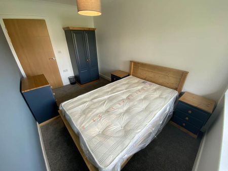 3 bedroom flat to rent - Photo 3