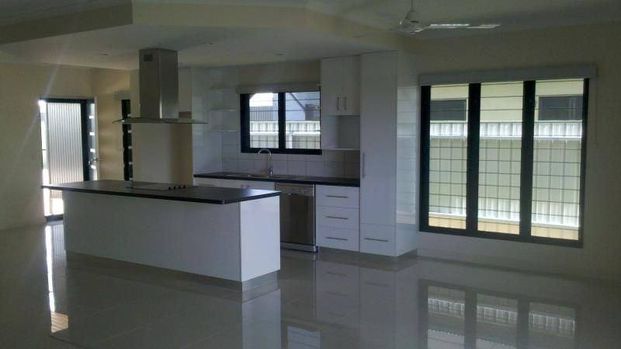 3 BEDROOM TOWNHOUSE AVAILABLE - Photo 1