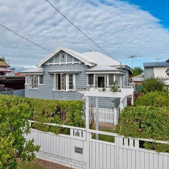 QLD Cottage With Large Entertainers Deck Overlooking the Stunning In-Ground Pool - Photo 1