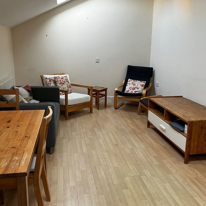 2 Bed Flat, Garratt Terrace, SW17 - Photo 1