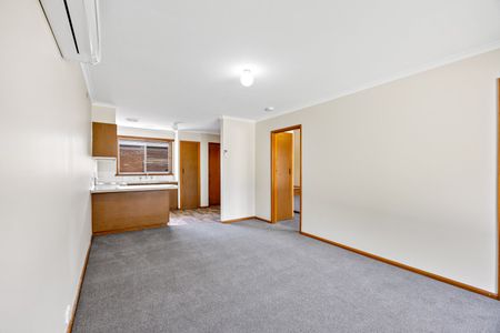 UPDATED 1 BEDROOM FLAT IN QUIET COMPLEX - Photo 5