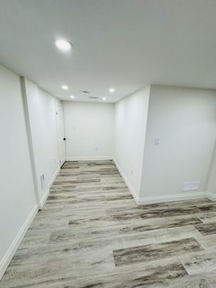 For Lease - 2 - 6 CRAIG Drive, Kitchener, Ontario - Photo 1