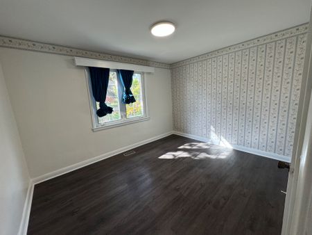 For Lease - 559 Drury Lane, Burlington, Ontario - Photo 2