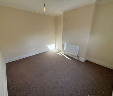 3 bedroom end of terrace house to rent - Photo 2