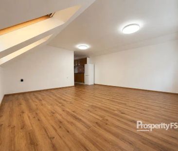 Pronájem světlého bytu 1+kk v rodinném domě, 35 m - Photo 3