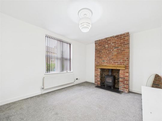 3 bedroom end of terrace house to rent - Photo 1