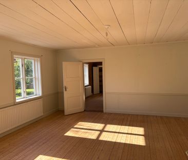 Slottsvägen, Rosersberg - Foto 1