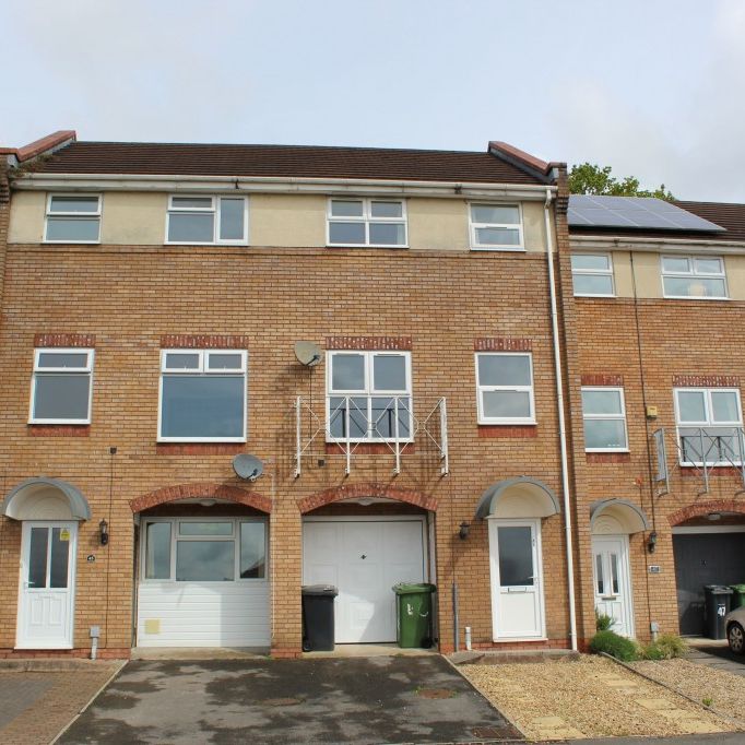 3 bed Terraced - To Let - Photo 1