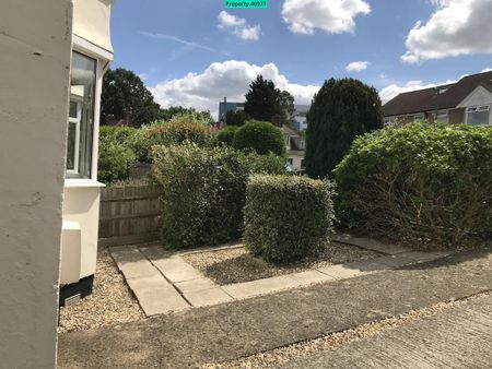 3 bedroom end of terrace house to rent - Photo 5