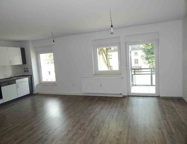 Tolle Lage - Top-Ausstattung-4-Zimmer-Wohnung mit Balkon - Photo 1