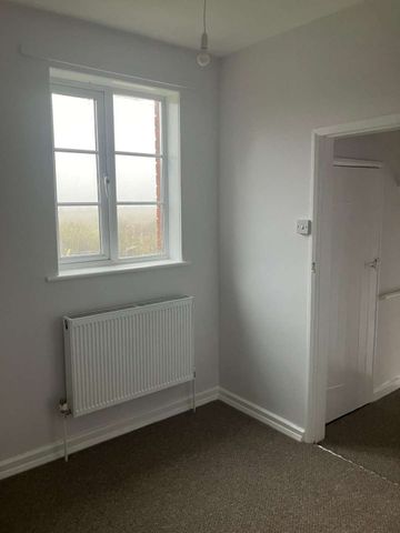 We are delighted to present this three-bedroom detached farmhouse, available from December 2025. Situated north of Grantham, which provides excellent rail and r - Photo 5