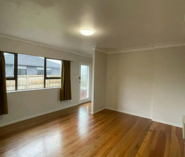 Charming 3BR Unit in Papatoetoe! - Photo 1