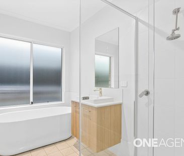 MODERN FAMILY HOME WITH QUALITY FINISHES AND LOW-MAINTENANCE LIVING - Photo 5