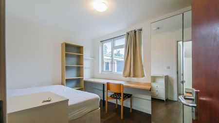 25 Croydon Road - Photo 2