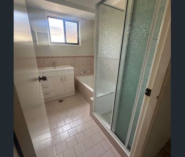 Charming Family Home with Spacious Outdoor Living - Photo 5