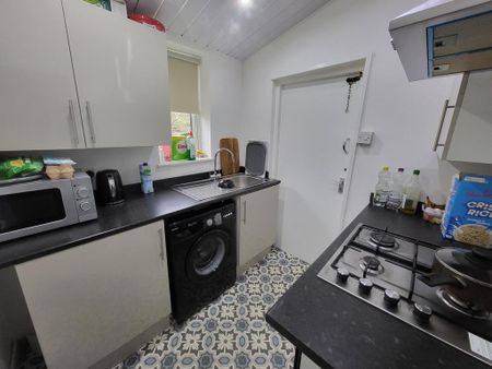 2 bedroom terraced house to rent - Photo 4
