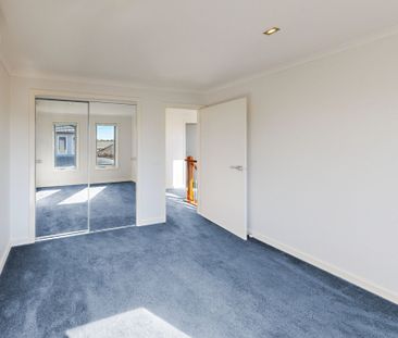 Modern 3-Bedroom Townhouse - Just 1km to Tullamarine Primary School - Photo 6