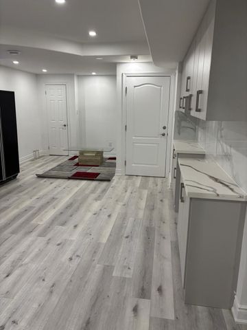 For Lease - 5321 Durie Road Unit# Legal basement SEP ENTRAN, Mississauga, Ontario - Photo 2