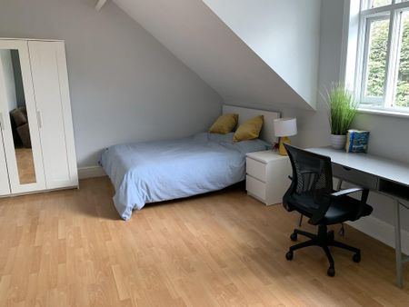 6 bedroom terraced house to rent - Photo 2