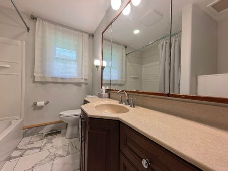 For Lease - 66 May Avenue, East Gwillimbury, Ontario - Photo 4