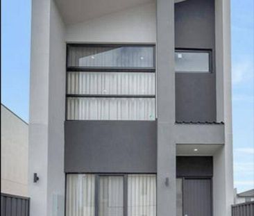 Brand New Terrace Home-stunning oversized kitchen with stone bencht... - Photo 3