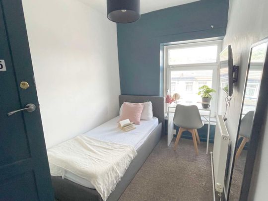 Modern House in Treforest Room 2 - Photo 1