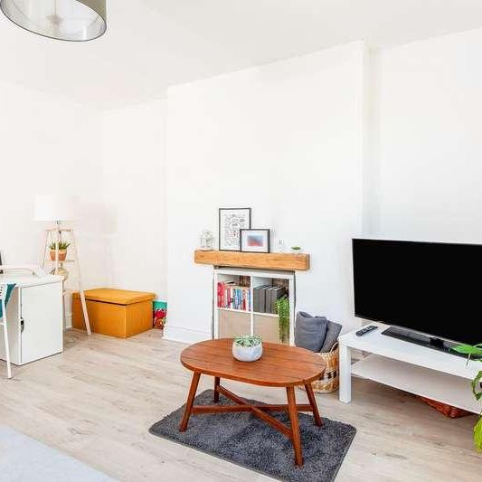 Bloomfield Avenue, Bath, BA2 - Photo 1
