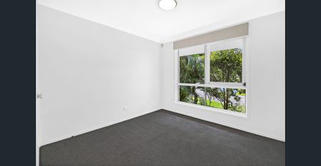 Spacious Family Home with Coastal Views – Highland Park - Photo 5