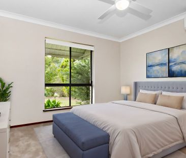 Three bedroom house, 1.5 Bathrooms, Tandem Garage and Carport - Photo 4