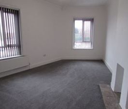 Longcauseway, Farnworth, Bolton - Photo 1