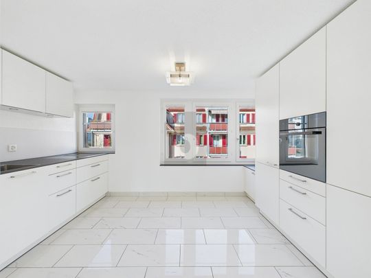 CHARMING, WITH OWN AIR CONDITIONING - Photo 1