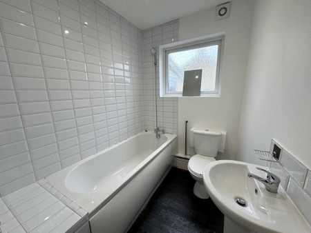 2 bedroom terraced house to rent - Photo 4
