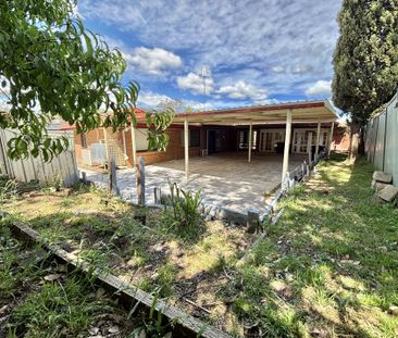 Modern Elegance and Family Comfort in a Prime Narellan Vale Location - Photo 2