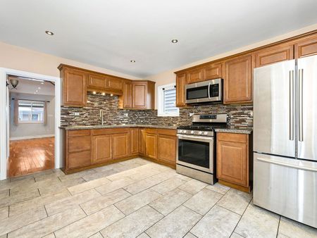 For Lease - 180 Rosslyn Avenue, Hamilton, Ontario - Photo 2