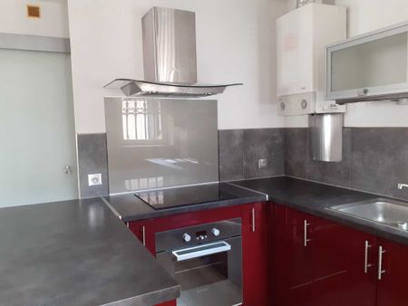 NIMES - RÉPUBLIQUE-MONTCALM P3 DE 68.90m2 AVEC TERRASSE EN DUPLEX ET CLIM, - Photo 3