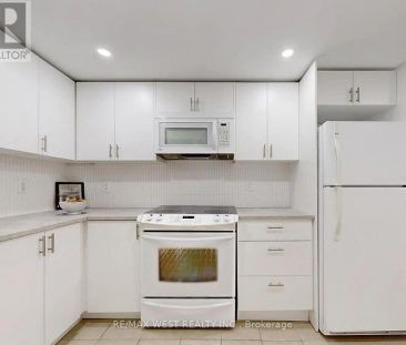 138 ARMITAGE DRIVE - Photo 1