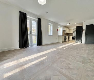 Sienna Villas, Hyde - Photo 5