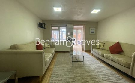 3 Bedroom house to rent in Albion Mews, Hammersmith, W6 - Photo 2