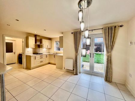 4 bedroom detached house to rent - Photo 2