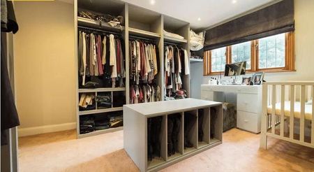 5 bedroom detached house to rent - Photo 2