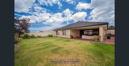 Spacious Family Home in Cul-de-sac – Lawn Mowing Included - Photo 4