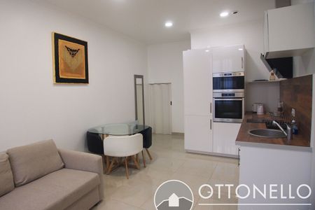 Studio meublé en rez de chaussee - Photo 2