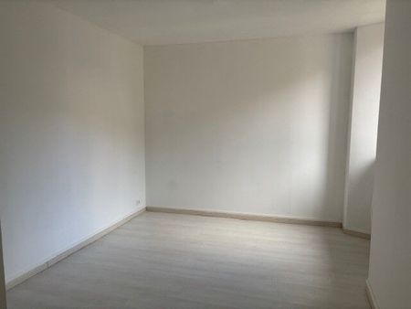 Appartement À Louer 4 Pièces , 65 M² - Photo 2