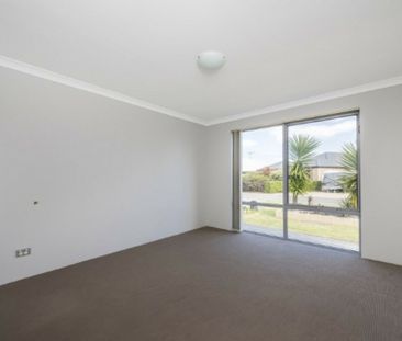 Perfectly Positioned Home Close to Parks, Schools & Waterfront. - Photo 6