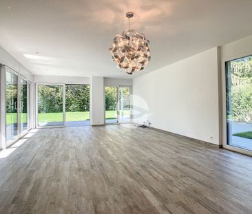 Superb semi-detached villa by covered carport - Photo 1