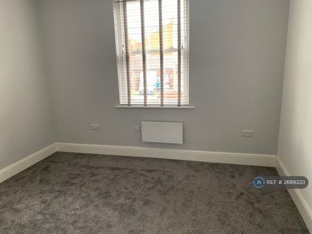 2 bedroom flat to rent - Photo 4