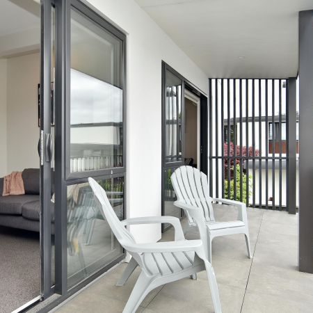 Fully Furnished Modern 2 bdrm apartment - Merivale - Photo 1