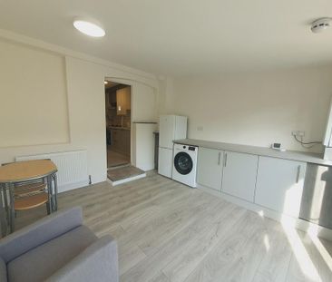 1 bedroom in a house share to rent - Photo 3