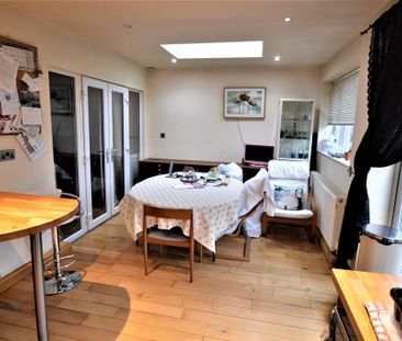 4 bedroom semi-detached house to rent - Photo 6