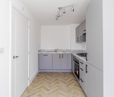 2 bedroom semi-detached house to rent - Photo 4